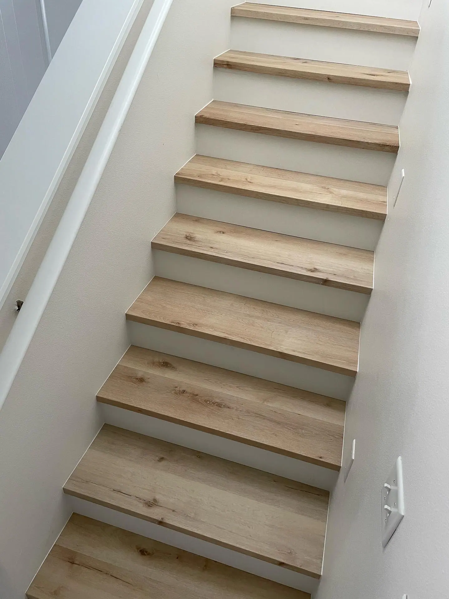 Floating block treads mounted to a feature wall staircase in Kirkland, Washington.